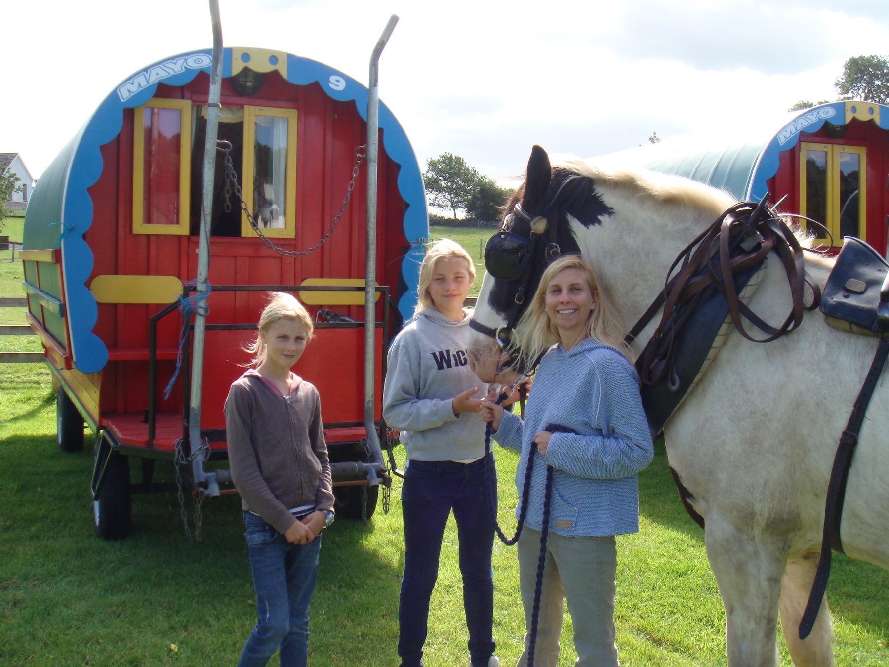 Read more about the article Ireland: County Mayo – Horsedrawn Caravan